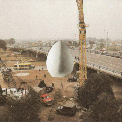 Huevo de Condor Gigante (Avenida El Dorado con Avenida Boyacá)